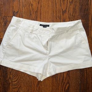 🤍Theory EUC🤍 light cream short shorts. Size 12. PRISTINE!